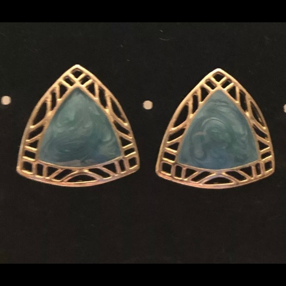 Vintage- Estate Gold Tone Green Swirl Enamel Triangle Pierced Earrings - Picture 3 of 9